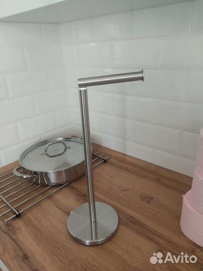 Напольный держатель туалетной бумаги