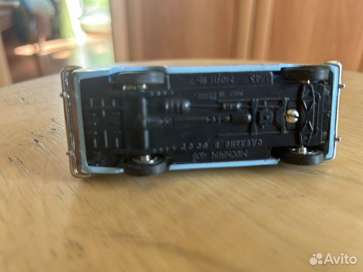 Модель автомобиля 1/43 москвич 408