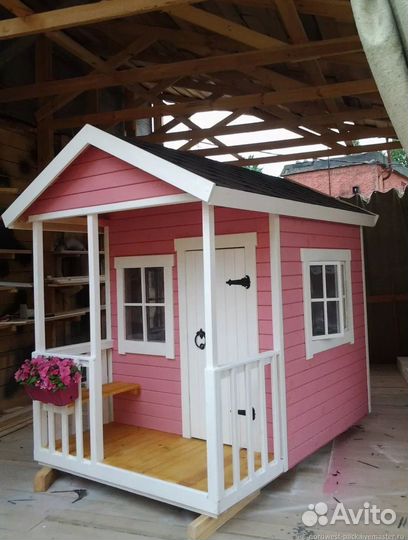 Детский домик из дерева