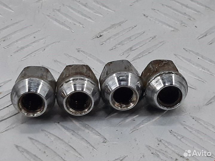 Болт Toyota Yaris XP9 2008 6L2Z1012BA