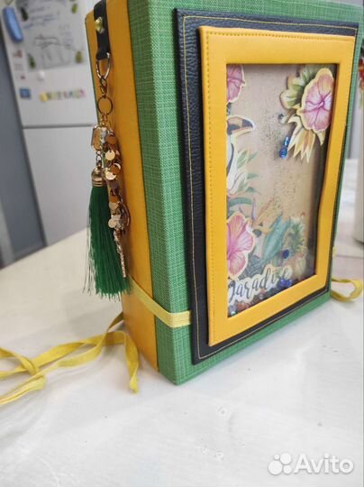 Красочный альбом с 3д элементами