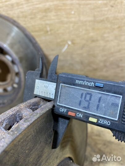 Комплект передних тормозных дисков VW Golf 5 D179