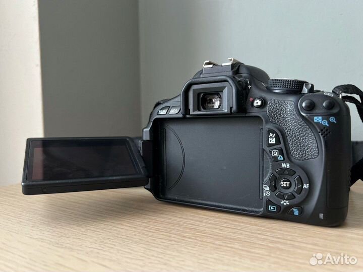 Зеркальный фотоаппарат Canon Eos 600d