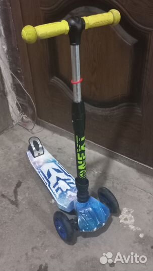 Самокат трёхколёсный святящиеся колеса