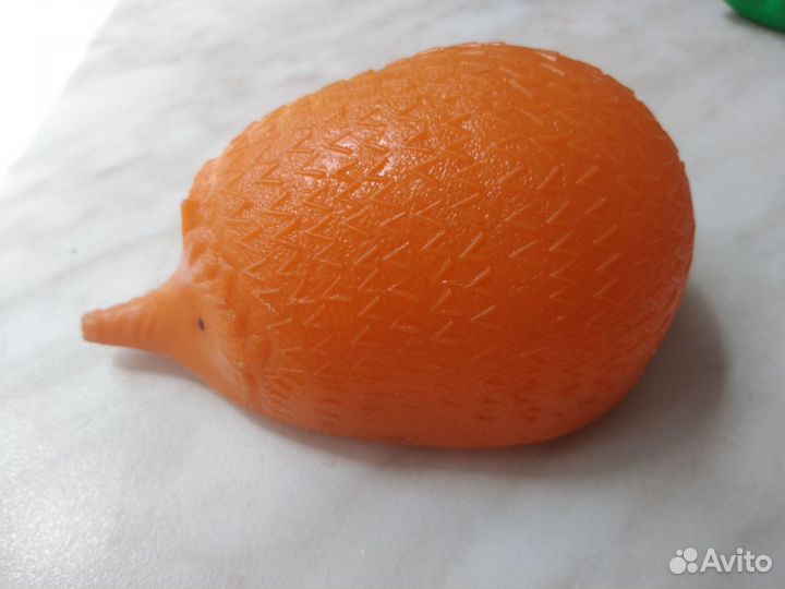 Игрушка СССР. Еж на колесах