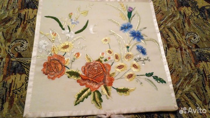 Картина вышитая