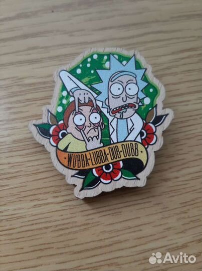 Значок деревянный Рик и Морти