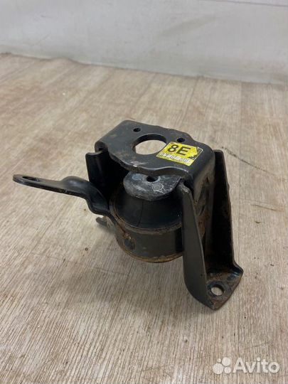 Опора (подушка) передняя правая Toyota Avensis T25