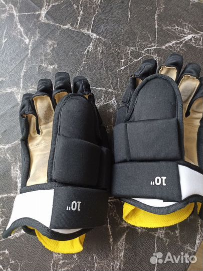 Краги хоккейные детские 10. В отличном состоянии