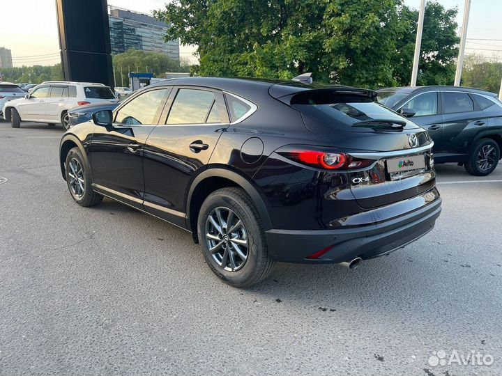 Mazda CX-4, 2022