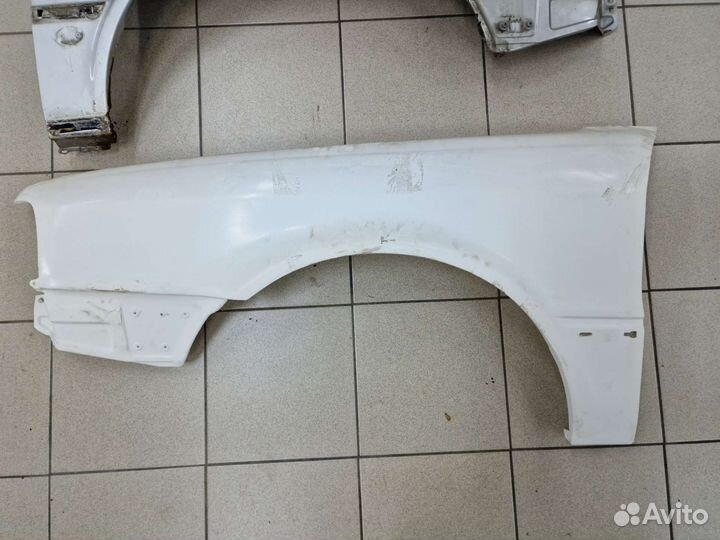 Крылья Левое и Правое Audi 80 B4 (Пластик/Металл)