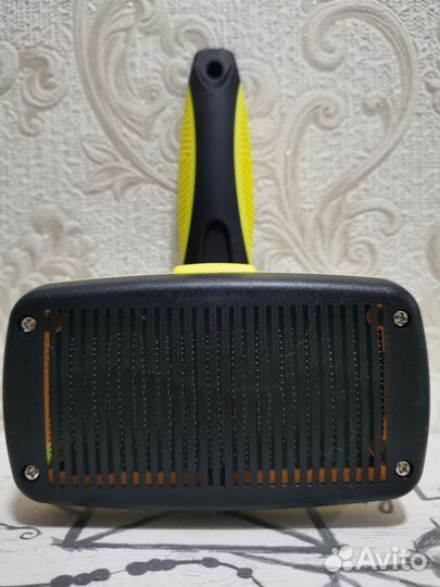 Щетка для вычесывания шерсти животных