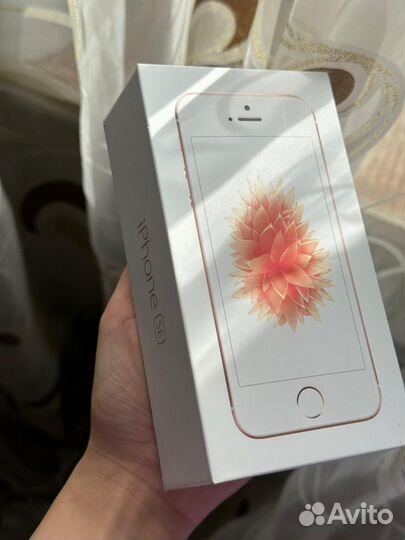 iPhone SE, 32 ГБ