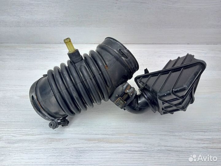 Патрубок воздушного фильтра Mazda 3 BK BL 2.0 LF