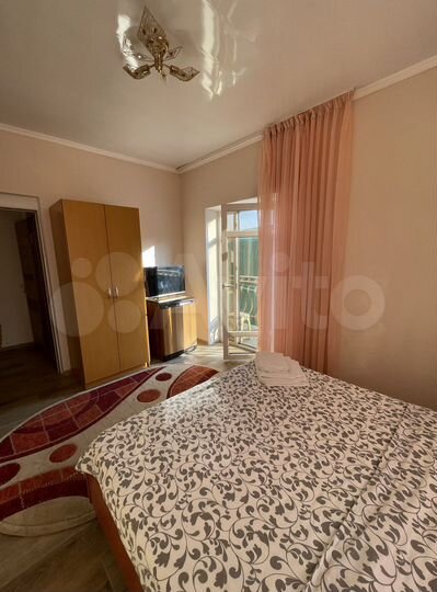 2-к. квартира, 40 м², 3/3 эт.