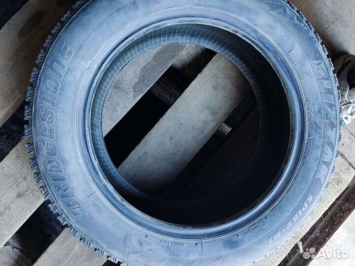 Bridgestone Blizzak Spike-01 215/60 R17