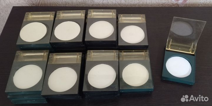 39 футляров для настольных медалей