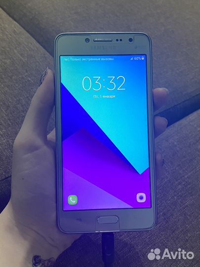Телефон Samsung galaxy j2