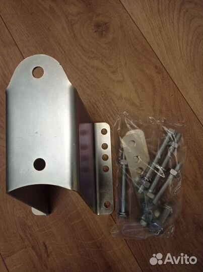 Кронштейн запасного колеса на легковой прицеп