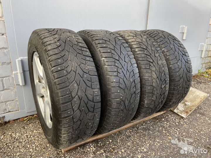 Gislaved Nord Frost III 235/65 R17 108B