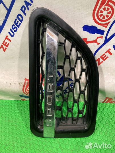 Дефлектор (решетка ) крыла передний правый Land