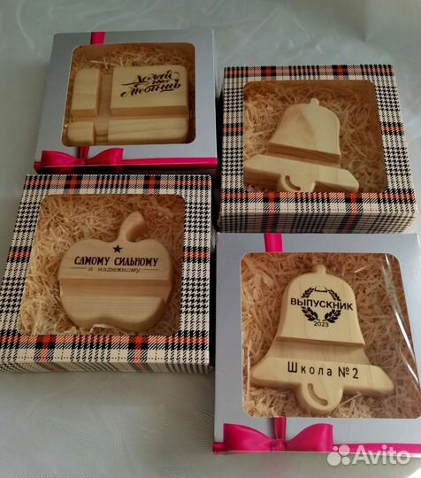 Подставка для телефона из дерева