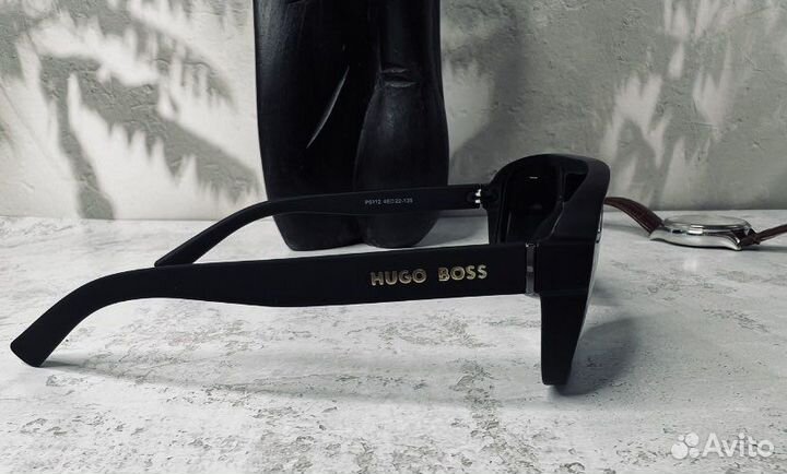 Солнцезащитные очки Hugo Boss