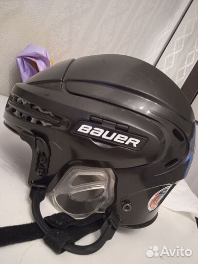 Хоккейный шлем