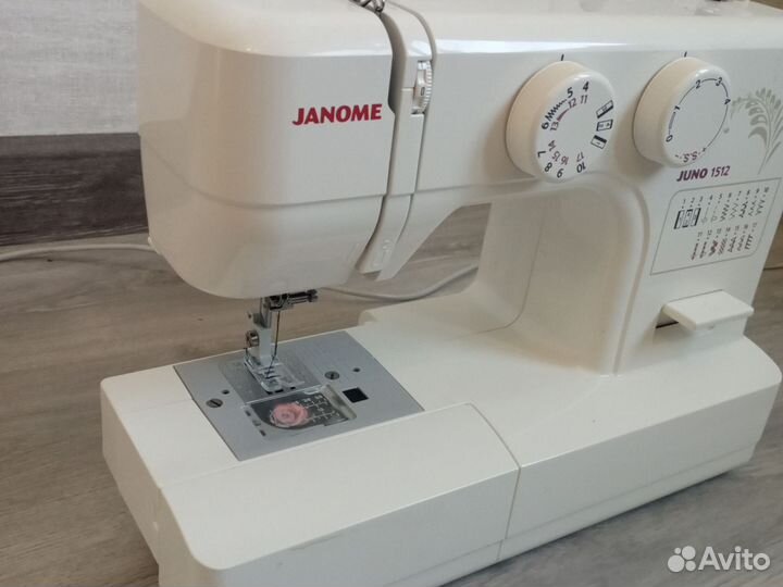 Швейная машина Janome 1512