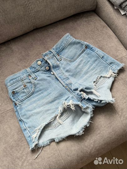 Джинсовые шорты levis
