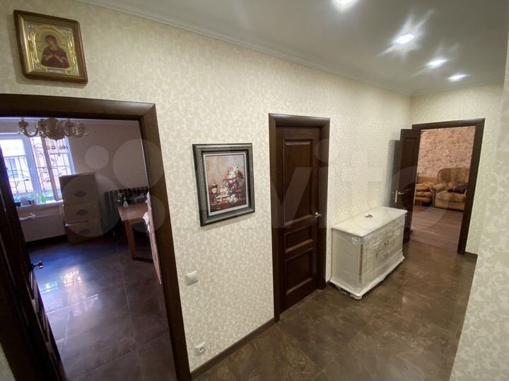2-к. квартира, 68 м², 1/4 эт.