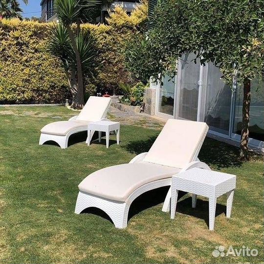 Шезлонг пластиковый, белый GS 1009 (Fiji)