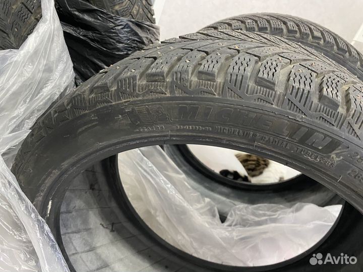 Michelin X-Ice North 4 245/40 R19 и 265/35 R19 98T