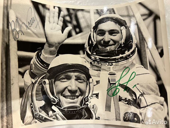 Фото с автографами космонавтов СССР