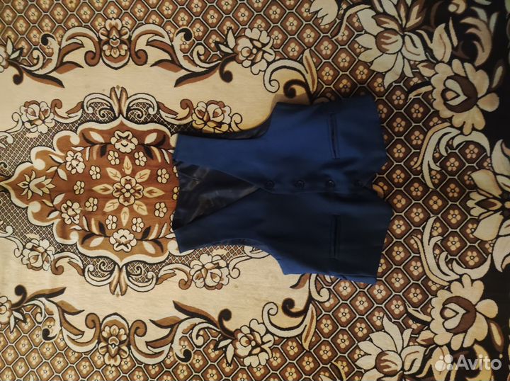 Продам, школьный костюм