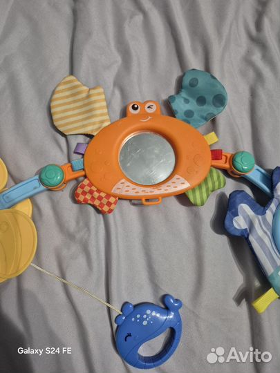 Дуга с игрушками