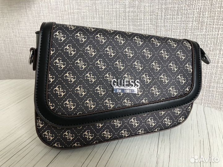Сумка guess через плечо
