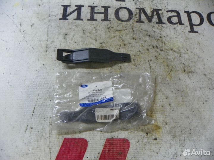 Кронштейн крепления фары Ford Focus