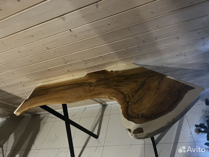 Стол из слэба река