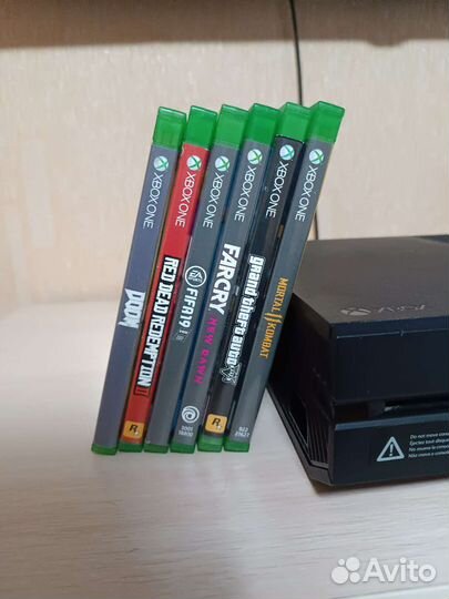 Xbox One + 7 игр + 2 Геймпада