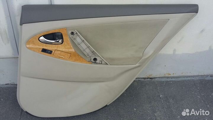 Обшивка двери на Toyota Camry ACV40