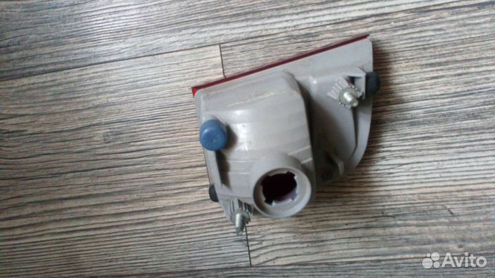 Фонарь задний в бампер правый Toyota Land Cruiser