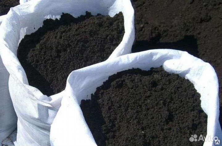 Чернозем в мешках и навоз