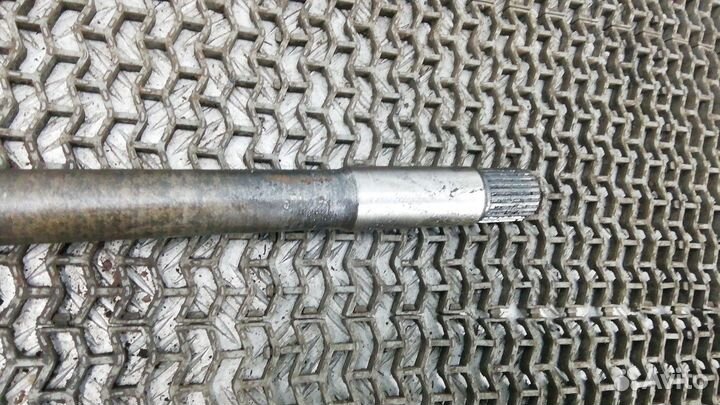 Полуось передняя правая (приводной вал, шрус)