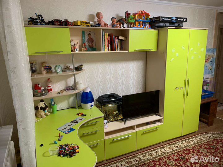 Двухъярусная детская кровать+ шкафы, стол