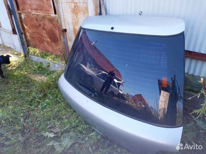 Задняя дверь Subaru impreza