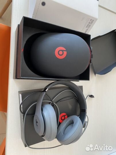 Беспроводные наушники Apple