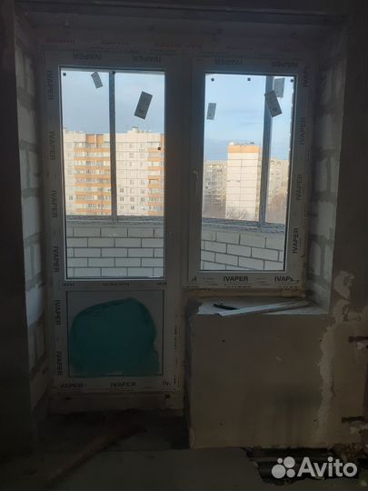 Оконный блок с дверью