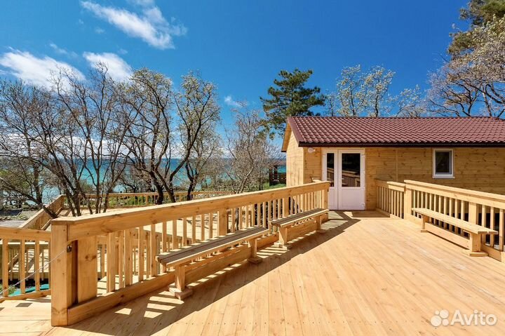 Зал для проведения мероприятий на берегу моря