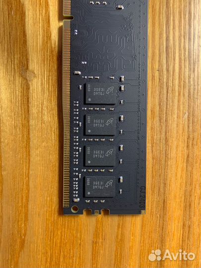 Модули памяти 8GB DDR4 Crucial 2400